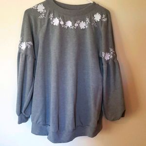 Embroidered sweatshirt top